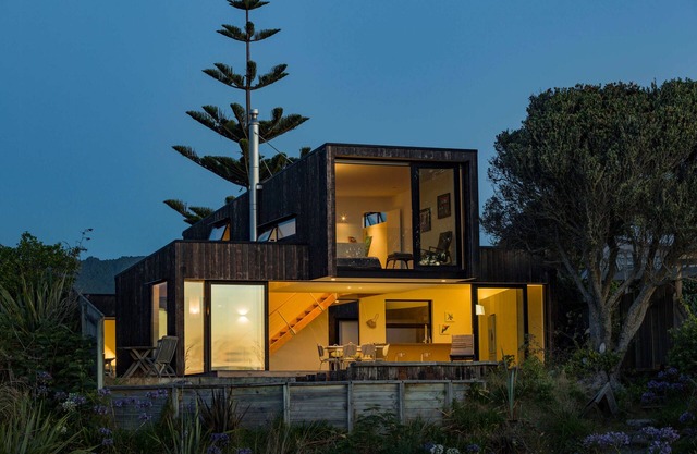 Harakeke - Award Winning, Beachfront Holiday Home