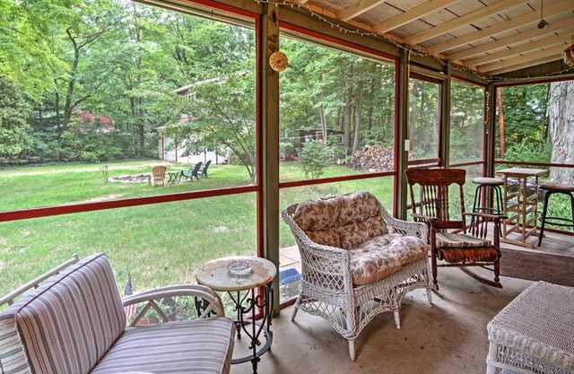 Harbert Cottage with Fire Pit Half Mile to Beach!