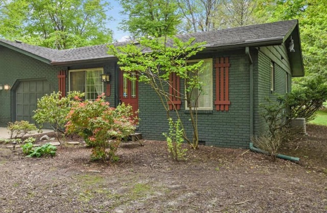 HARBOR COUNTRY: Minutes from Warren Dunes State Park and downtown Sawyer