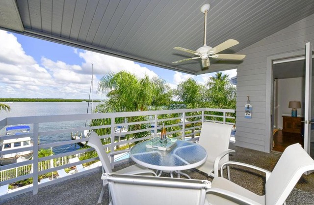 Harbor Villa Club 305