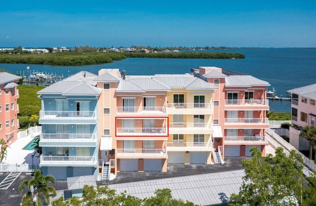 Harborview 2 Bedroom Condo with Heated Pool