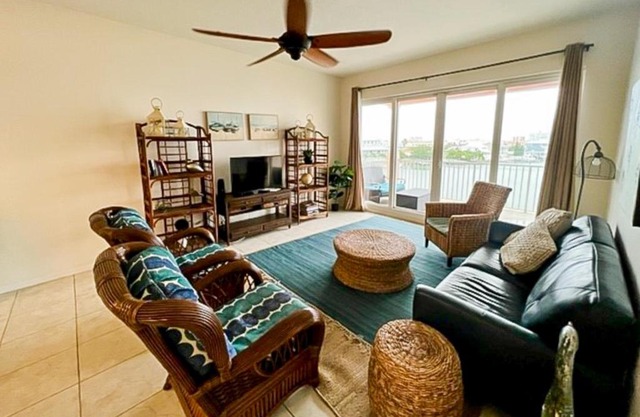 Harborview Grande 402