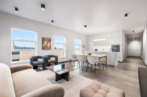 Harbour Lux 3BR & 2BA in the Heart of the City with Free Parking