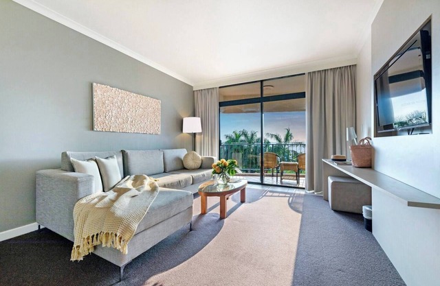 Harbourfront Darwin Escape with Sea Views and Pool