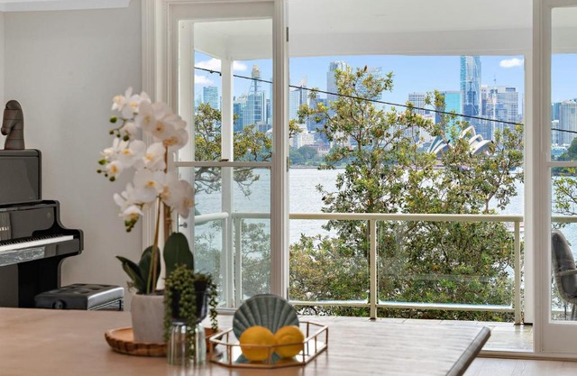 Harbourfront Haven 4BR Retreat with Stunning Views of Sydney Iconic Landmarks