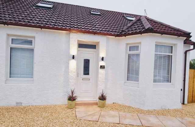 Harling House - 4 Bedroom - Briarhill Road