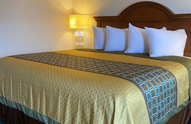 Harrisonville Inn & Suites