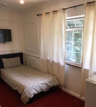Hatfield SAVE-MONEY Rooms - 10over10 for PRICE!
