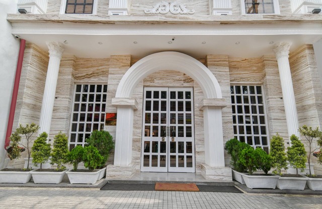 Hathili Hotel and Restaurant