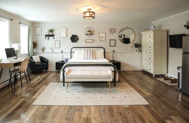 Have the perfect stay in a cozy studio, nestled in the heart of Broad Brook.