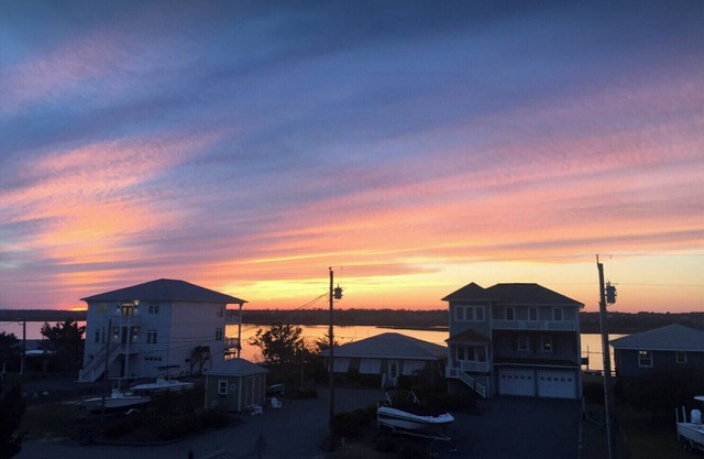 Haven in Topsail Beach: 4BR Oasis with Ocean & Sound Views! Walkable to town!