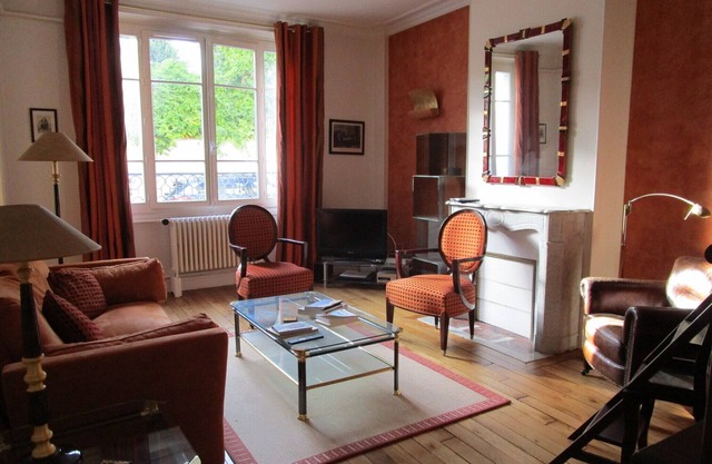 Haven of peace in the center of Versailles
