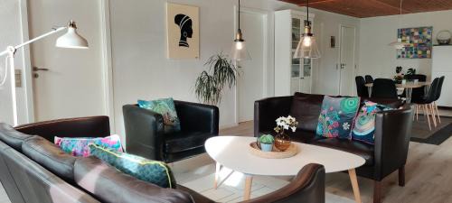 Havhuset I Øster Hurup - i byen, ved stranden