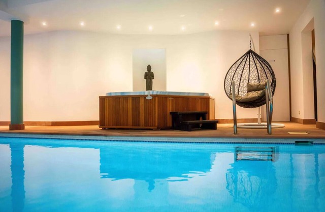 Havre de Paix in Brussels with swimming pool, sauna and jacuzzi