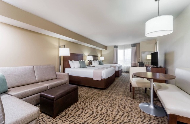 Hawthorn Suites by Wyndham Wheeling at the Highlands