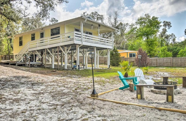 Hawthorne Hideaway with Waterfront Fire Pit!