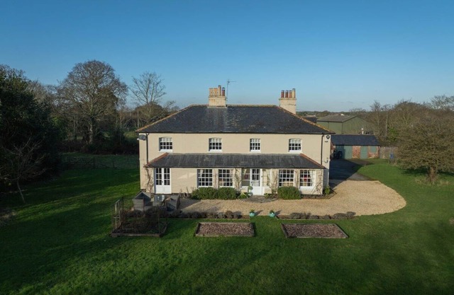 Hawthorne Traditional Farmhouse