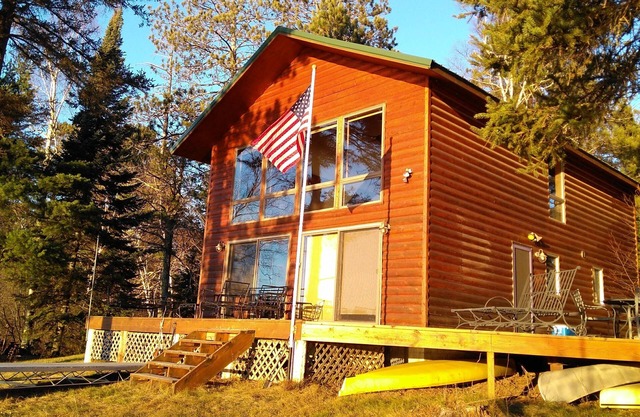 Hayward Lakefront - Gorgeous Cabin, Four Seasons of Fun for up to 21 guests