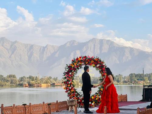 HB Freedom group of Houseboats