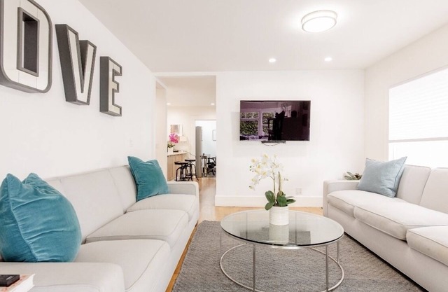 Head-on OCEAN VIEW BEACH HOUSE!