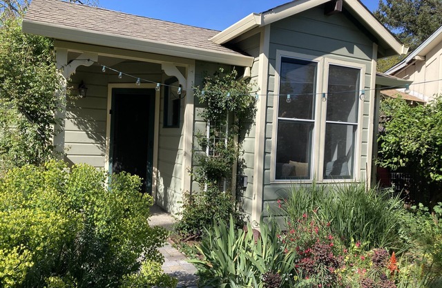 Healdsburg Cottage Walk to the Plaza, Workspace