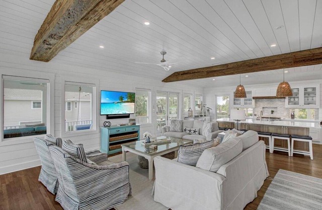 "Heart N Sol" at 3 43rd Avenue|Oceanviews|All New Private Pool and Hot Tub|Completely Renovated|E.