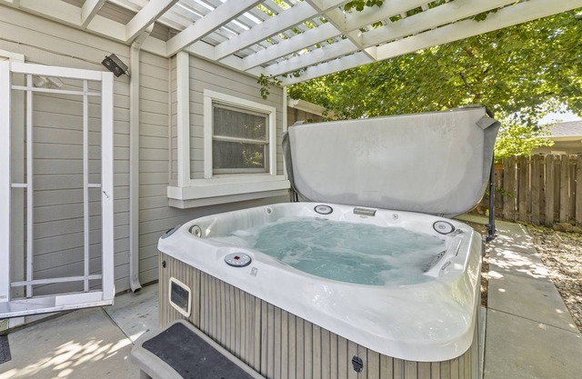 Heart of Boise*Simplot sports complex*Pool Table