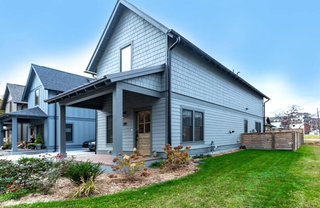 Heart of Brevard Hideaway - Walk/Bike to Downtown!