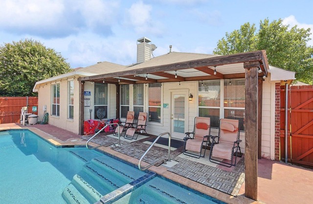 Heart of Grand Prairie, 4BD with Pool & Game Room