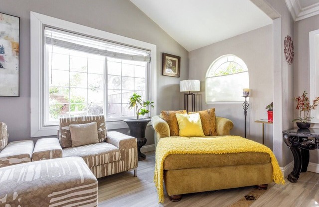 Heart of LA Large single level pool BBQ home