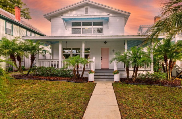 Heart of Mount Dora Historic District, Walk Everywhere, UPSTAIRS Apartment Suite