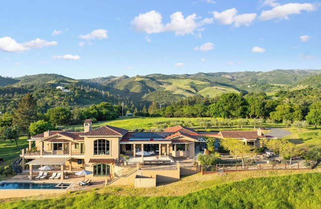 Heart of Oaks Ranch - A Private Hilltop Wine Country Retreat