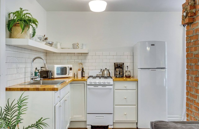 Heart of OKC Plaza District: Duplex Near Shops!