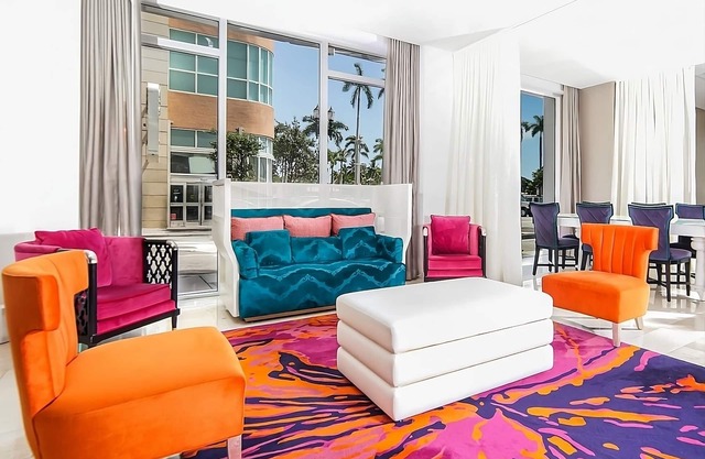 Heart of the City! 2 Great Units, an Visit Marlins Park