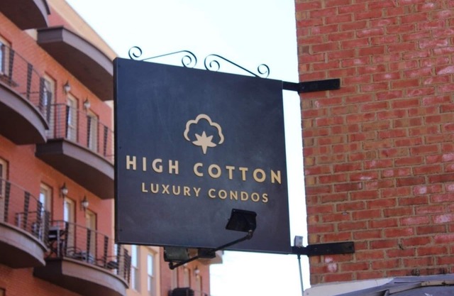 Heart of the Square-Walk to Grove!