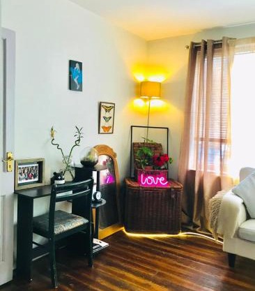 Heartwarming and vibrant PRIVATE ROOM in rental unit