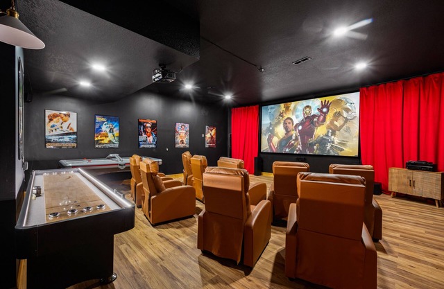 Heated pool, 360 view yurt near shopping!