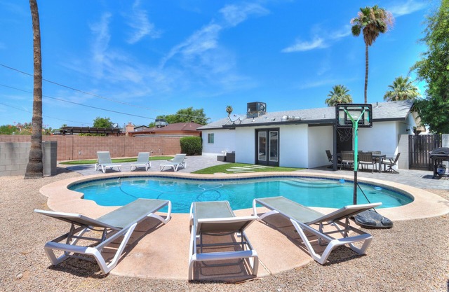 Heated Pool/4-Bedroom Renovated Old Town Home