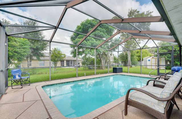 Heated Pool & 4-in-1 Grill: Spring Hill Haven!