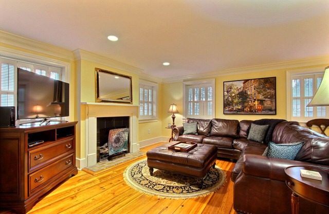 Heated Pool Access, Walk in Historic Downtown!