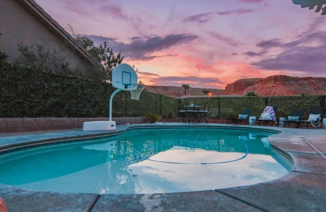 Heated Pool at Turtle Cove Sleeps 12
