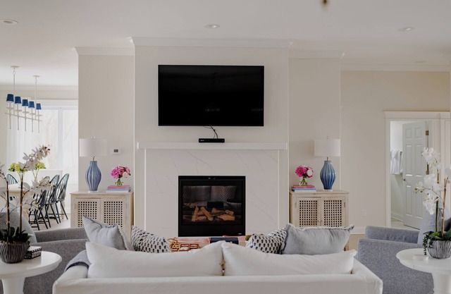 Heated pool, game rm, fire pit, screened porch, close to beach, golf cart incl,