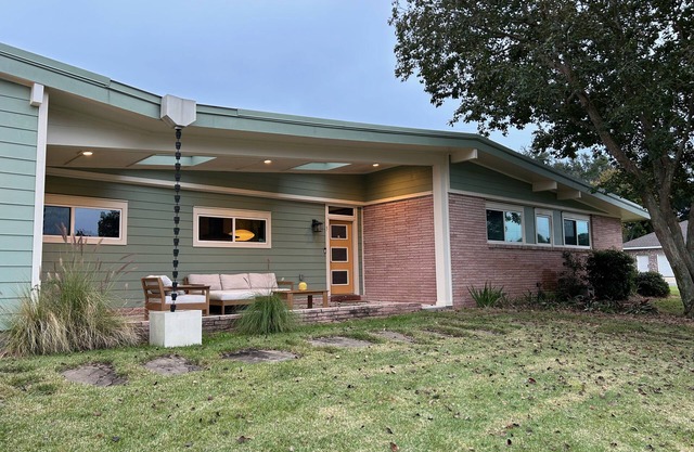 Heated Pool Home. 7 Mins to the Beach! Arcade. Perfect retreat rain or shine!