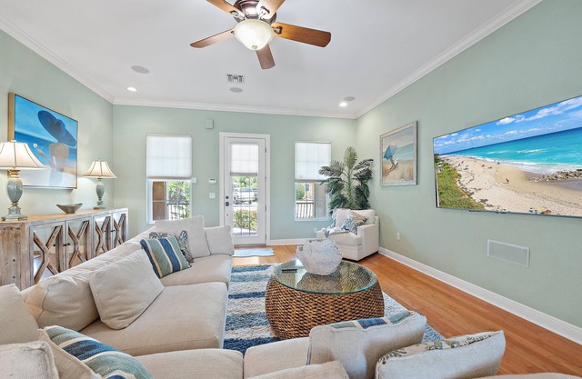 Heated Pool, Minutes to Top Beaches & Downtown