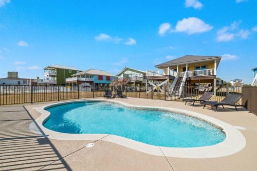 Heated Pool - No Pool Heating Fee - Walk2Beach - Fire Pit - Pet Friendly