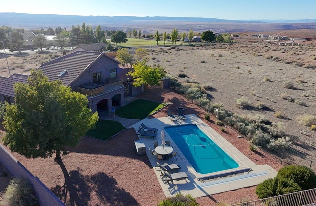 Heated Pool.Panoramic Views 4 Bed 2.5 Ba Central Location