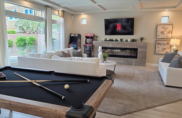 Heated Pool & Spa ★ Arcades ★ Pool Table ★ King Beds