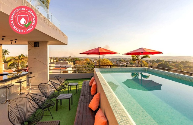 Heated pools and Sky Bar | New loft
