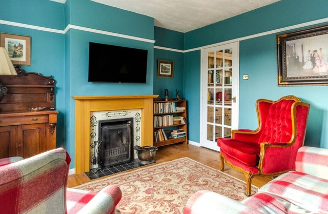 Heath View - Four Bedroom House, Sleeps 7