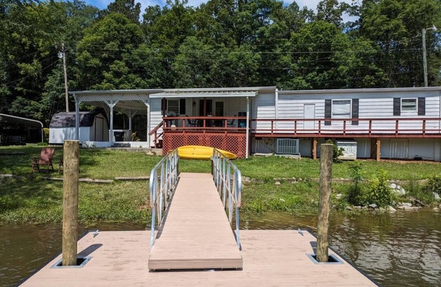 Heaths Cove on Lake Murray with 3 bed 3 baths. Beautiful lake views and dock